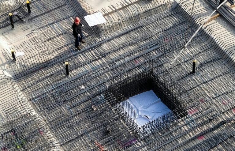 Drut Zbrojeniowy Fi 12 - Analiza Trendów Cenowych na Rok 2022 na Rynku Budowlanym