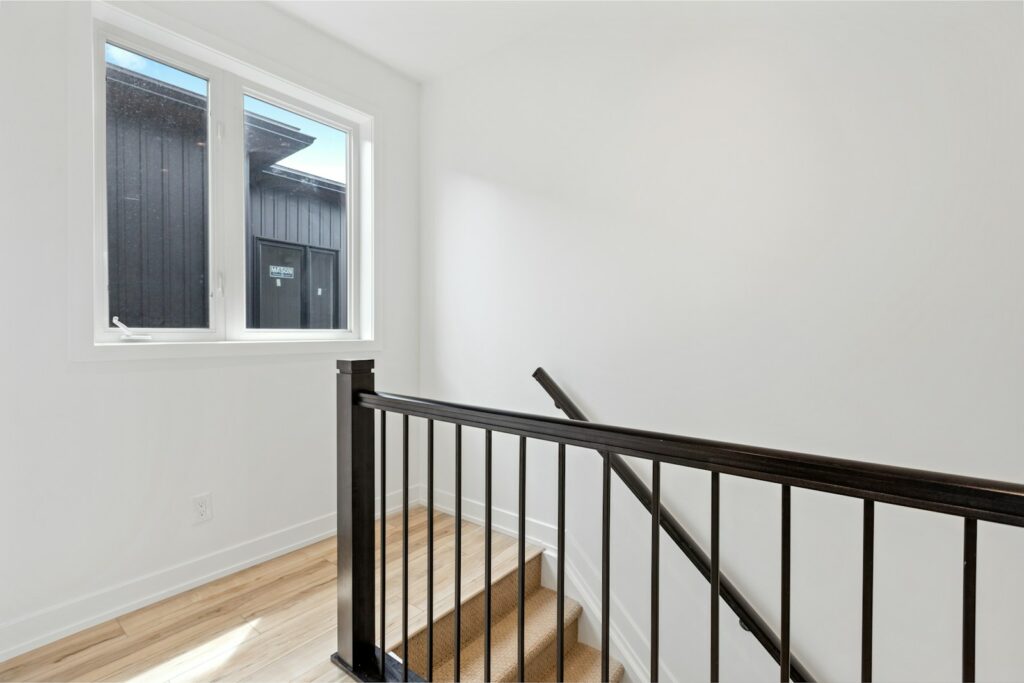 Minimalny otwór na schody - Jak optymalizować przestrzeń bez utraty funkcjonalności?