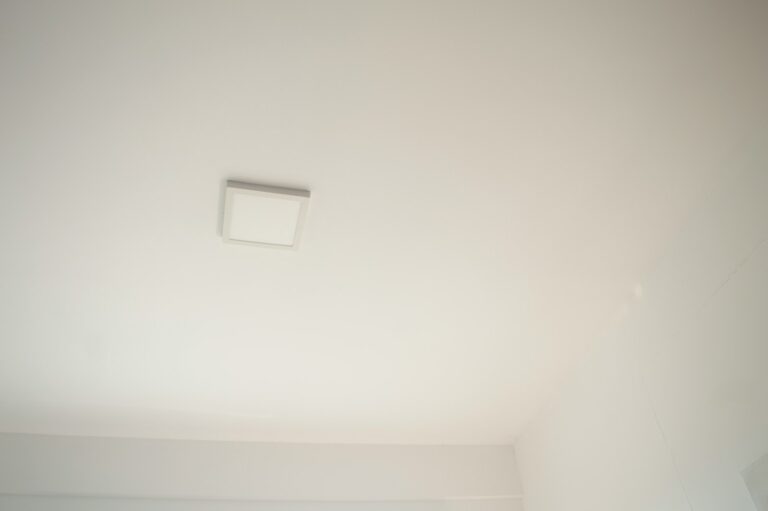 Pęknięcia na stropie - Czy są zwiastunem katastrofy budowlanej?