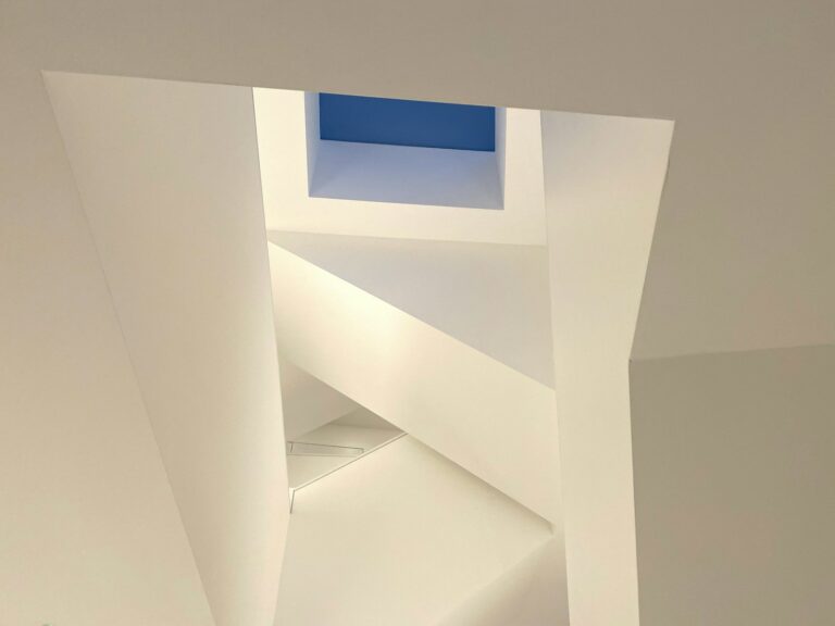 Pęknięcia stropu - Niewidoczne zagrożenie w naszych domach - jak je zidentyfikować i skutecznie naprawić?