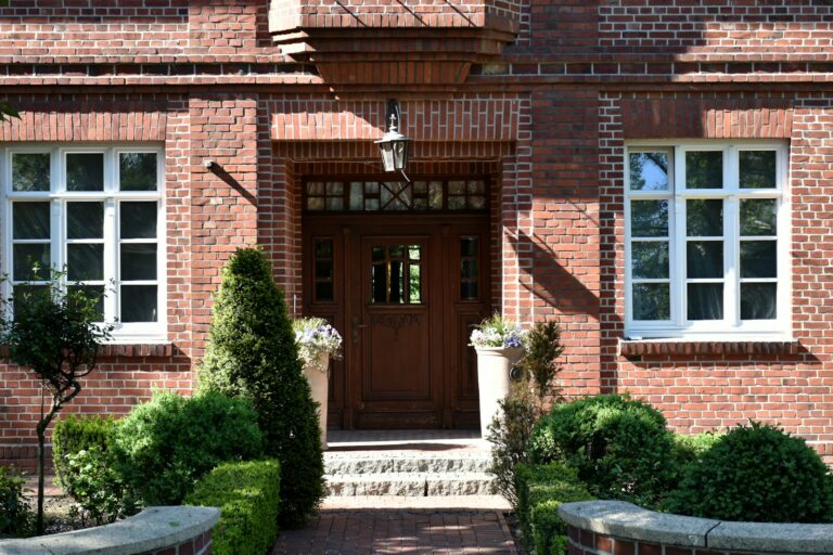 Schody przed domem - Estetyka spotyka funkcjonalność w nowoczesnym budownictwie