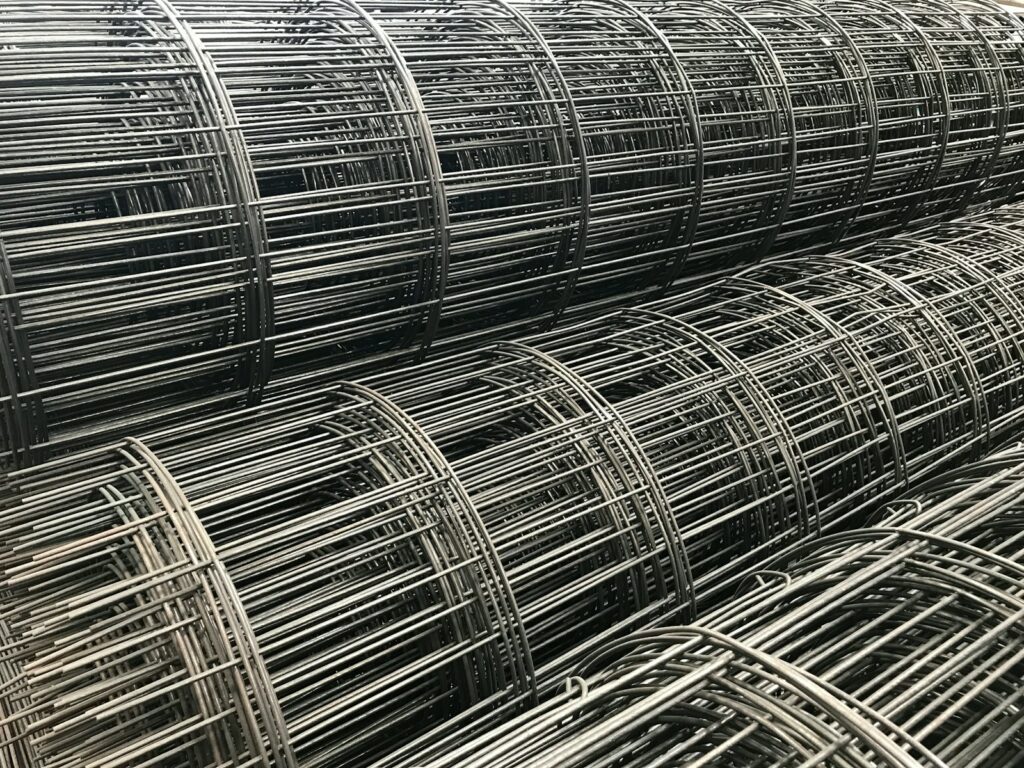 Stal zbrojeniowa fi 12 - jak koniunktura wpływa na jej cenę za tonę?
